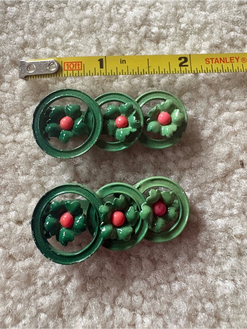 Vintage pair of metal hair clips/barrettes